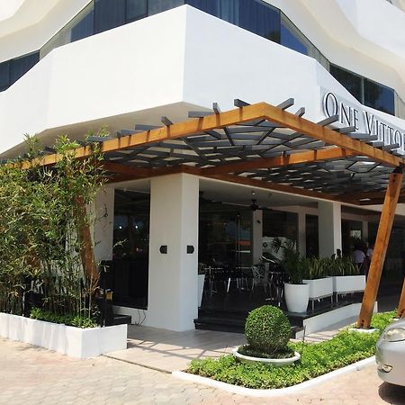 One Vittoria Hotel Виган Экстерьер фото