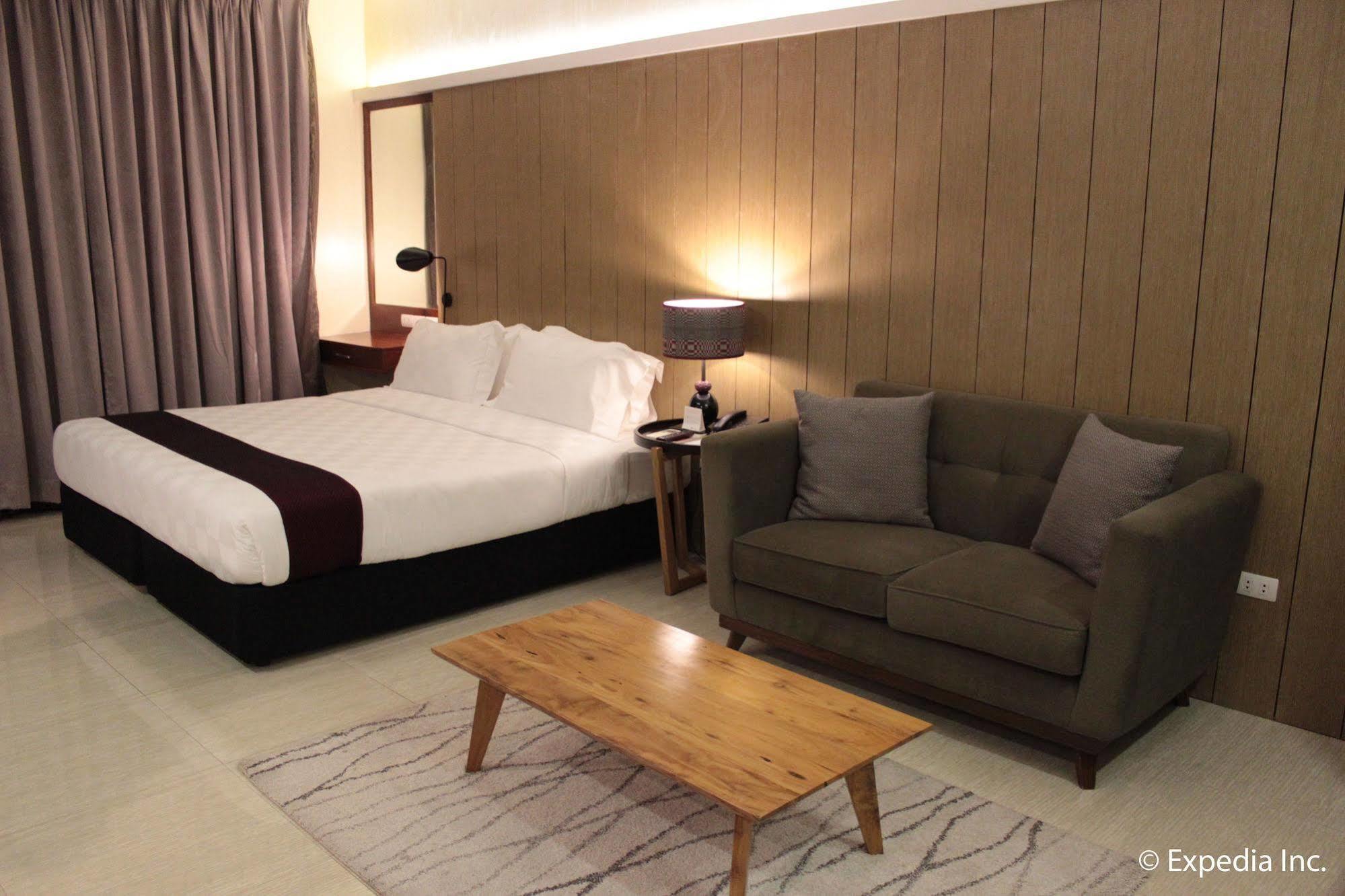 One Vittoria Hotel Виган Экстерьер фото